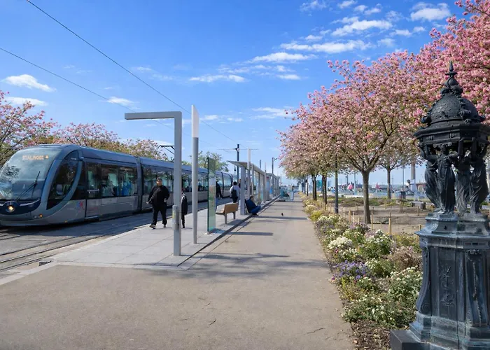 Grande Avec Parking Possible En Supplement, Bastide Bordeaux