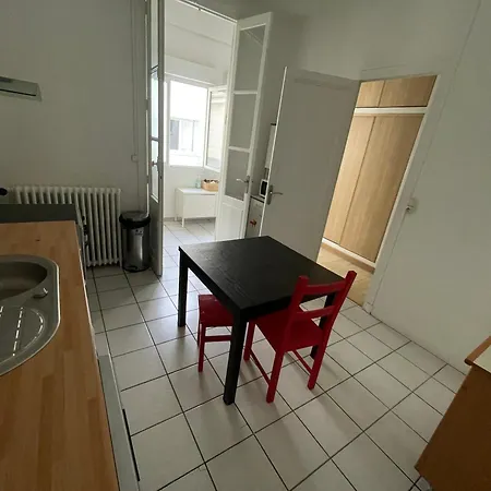 Homestay Grande Avec Parking Possible En Supplement, Bastide Bordeaux