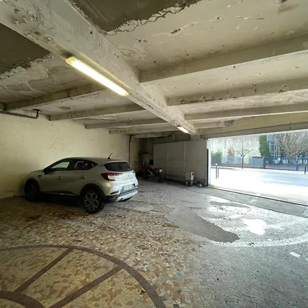Grande Avec Parking Possible En Supplement, Bastide Bordeaux